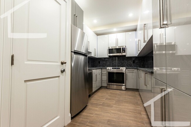 Building Photo - Renovated 3 Bed 2 Bath Allston Apartment