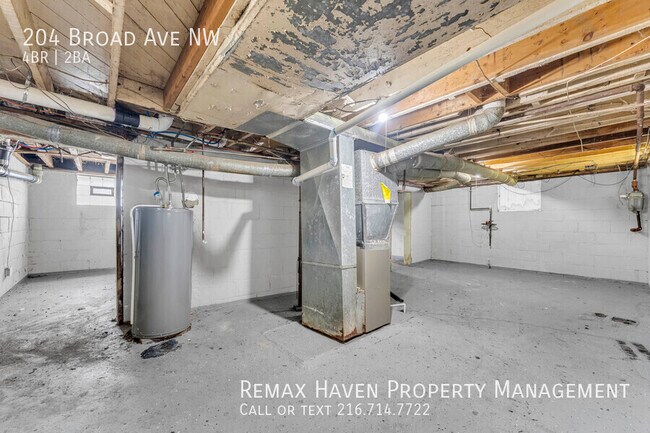 Building Photo - 204 Broad Ave NW