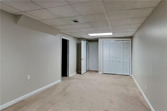 Building Photo - 434 Robin Hood Dr