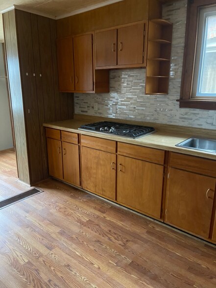 Building Photo - 1302 S 56th Ct