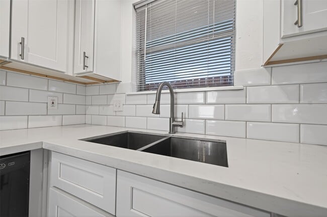 Building Photo - 2603 Shady Bayou Ln