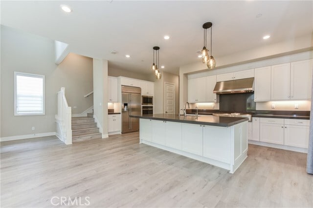 Building Photo - 113 Pitch