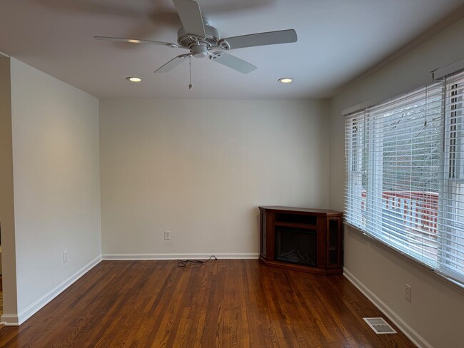 Building Photo - Black Mountain Gem Near Lake Tomahawk!