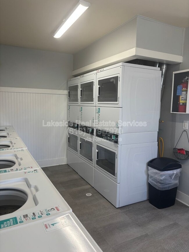 Building Photo - 2908 Earle Ave SW