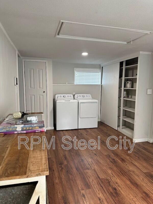 Building Photo - 2410 St Clair Ave.