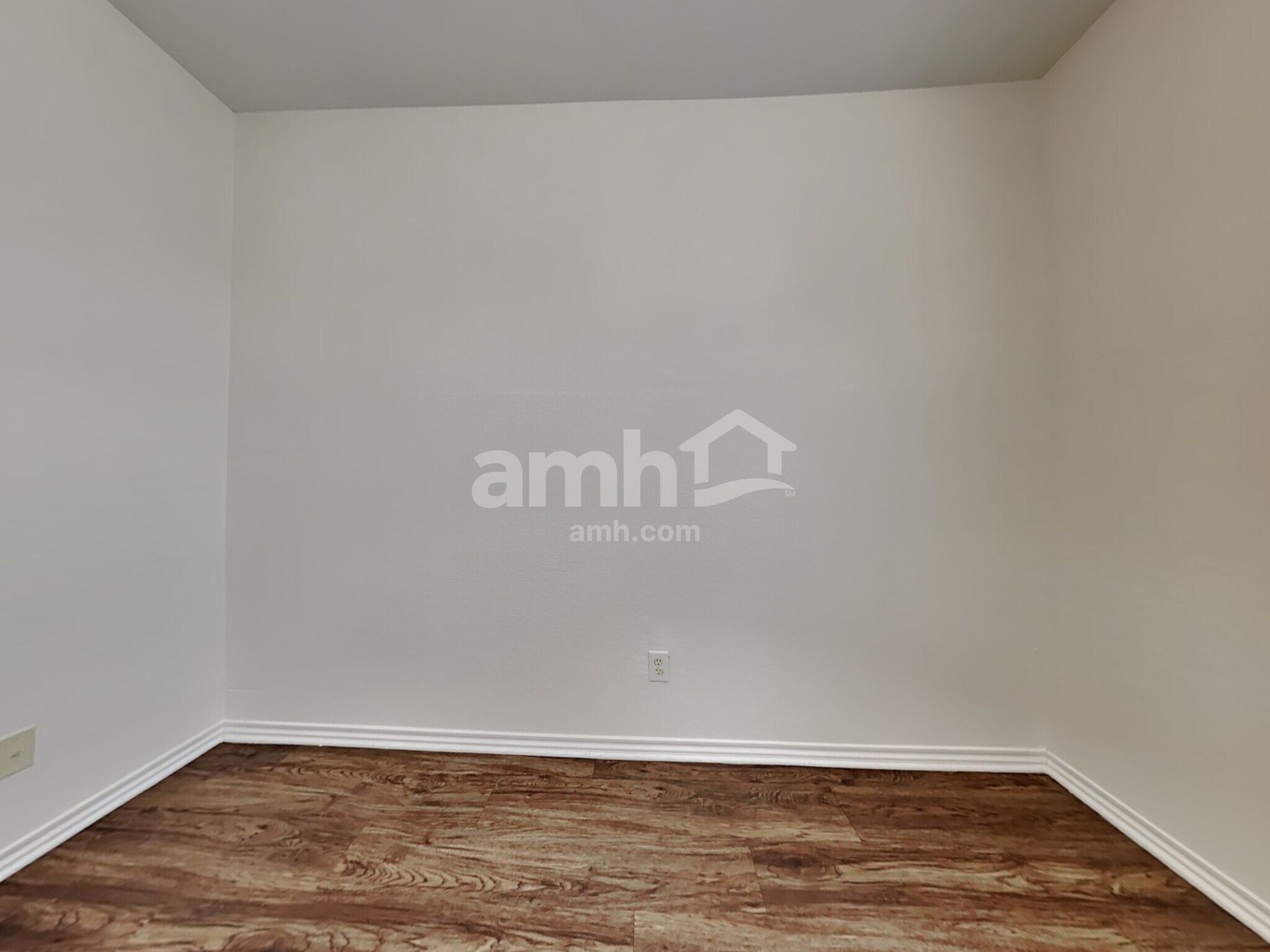 Building Photo - 2609 Alpena Dr