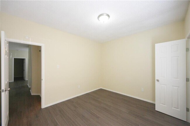 Building Photo - 11611 April Dr