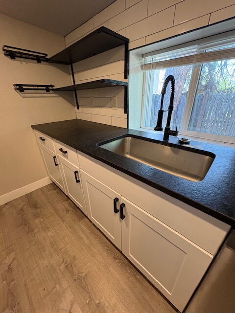 Building Photo - Beautiful Ground Level 2 Bedroom in Lakewood w/ In-Unit W/D!- Pets Welcome!