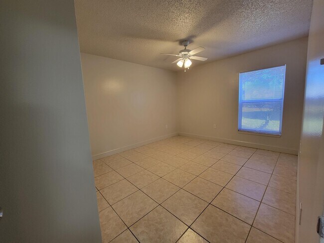 Building Photo - 3831 Bowline Cir