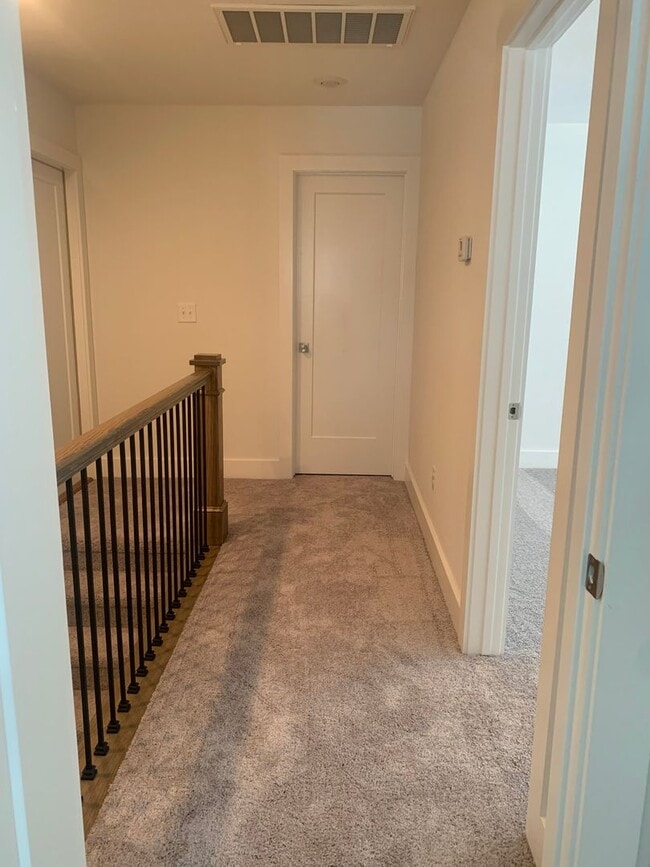 Building Photo - Like New Four Bedroom Three Bath in NW Fay...