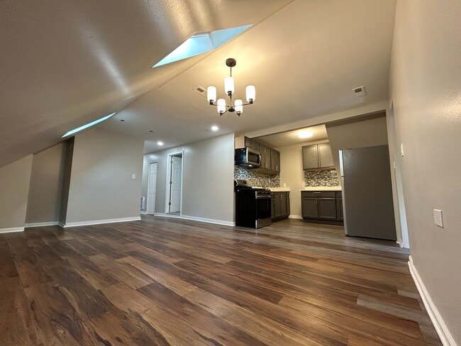 Building Photo - 4834 N Ridgeway Ave