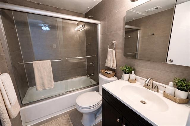 Building Photo - 4023 N Hall St