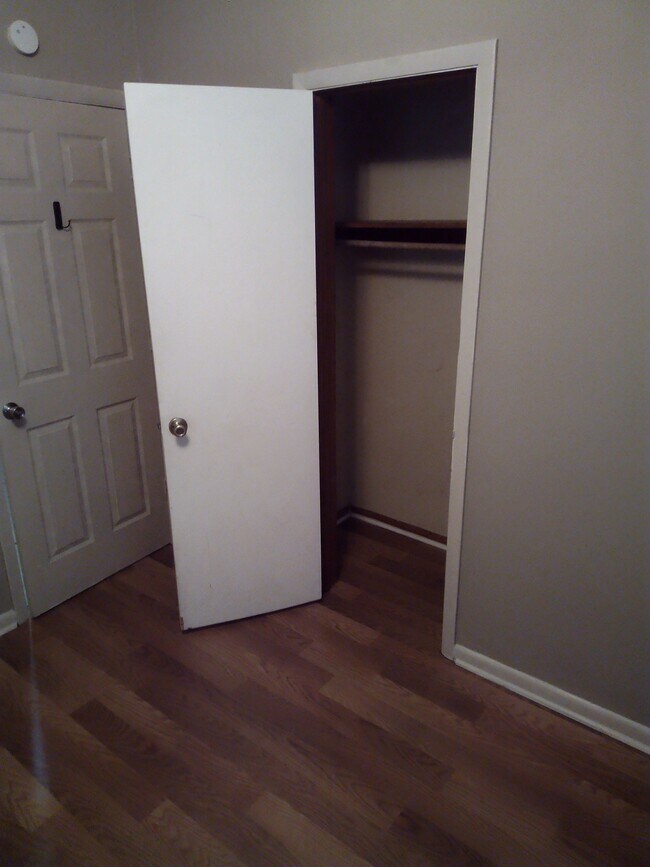 Building Photo - 2112 Allandale Cir W