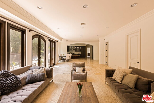 Building Photo - 4822 Valjean Ave