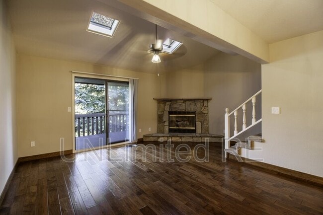 Building Photo - 2438 N Earle Dr