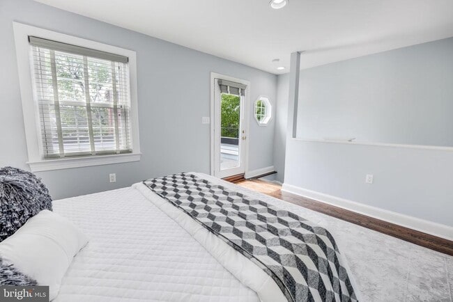 Building Photo - 1408 Foxhall Rd NW