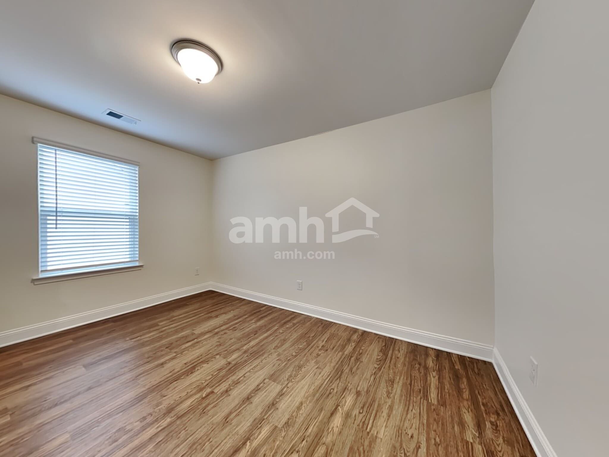 Building Photo - 105 Doral Blue Dr