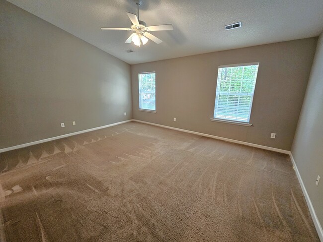 Building Photo - 35 Waukegan Way