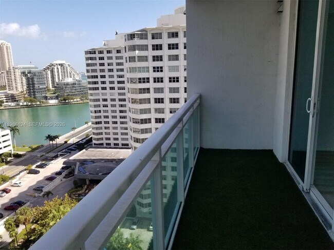 Building Photo - 950 Brickell Bay Dr