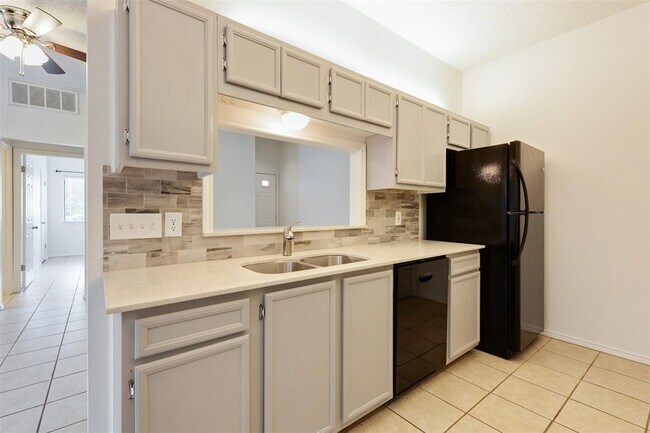 Building Photo - 9100 Mountain Ridge Dr