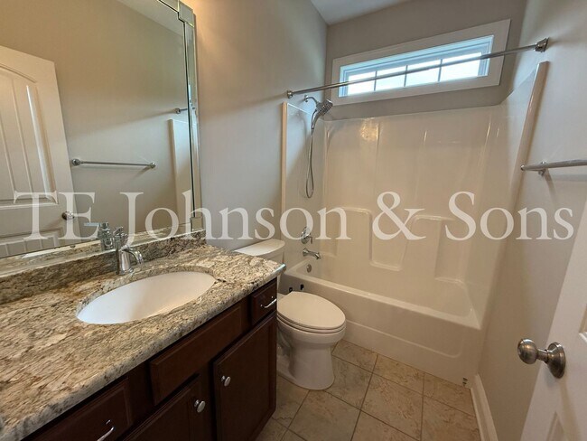 Building Photo - Beautifully Appointed Home in Clemmons