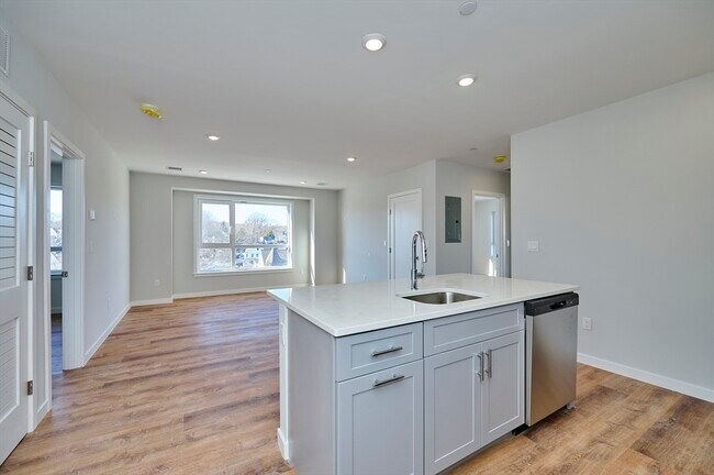 Building Photo - 510 Willard St