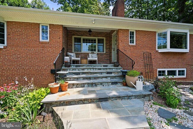 Building Photo - 5201 Brookeway Dr
