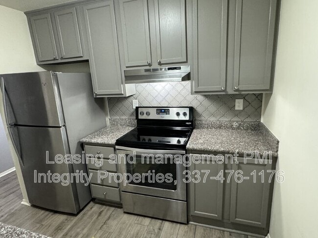 Building Photo - 300 Lozes Ave