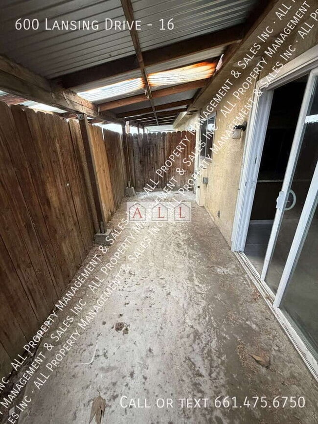 Building Photo - 600 Lansing Dr