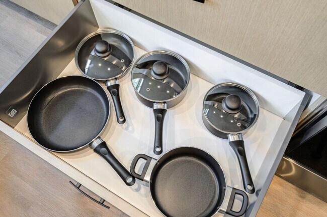 Building Photo - 1600 S Washington St