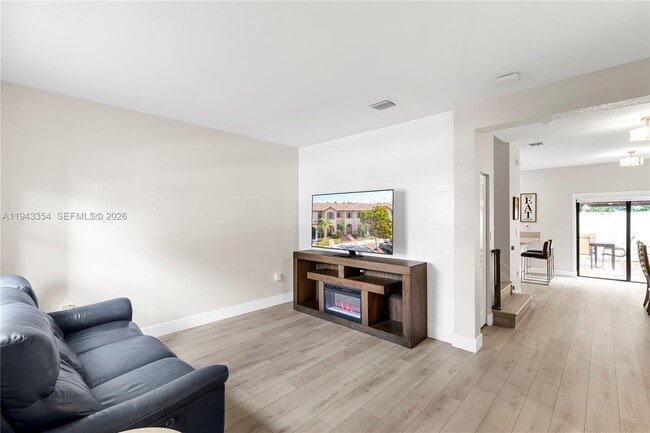 Building Photo - 10653 W 32nd Ln