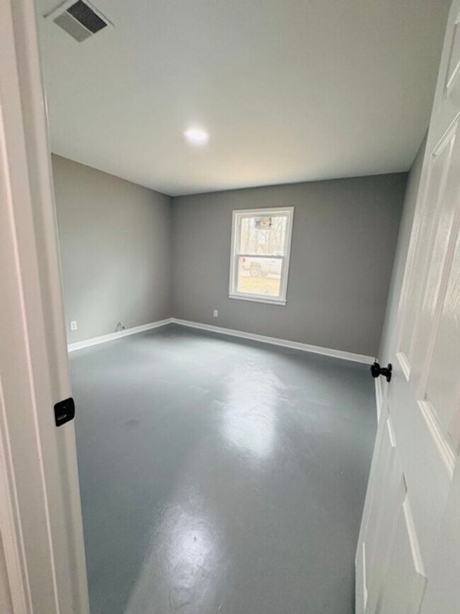 Building Photo - Affordable Ground-Level Living in Greenwood