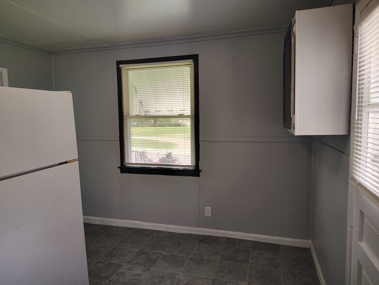 Building Photo - 4401 Queens Ave