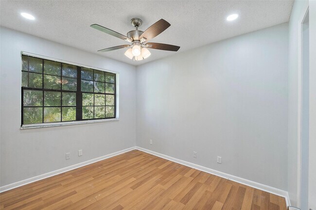Building Photo - 2854 Coral Springs Dr