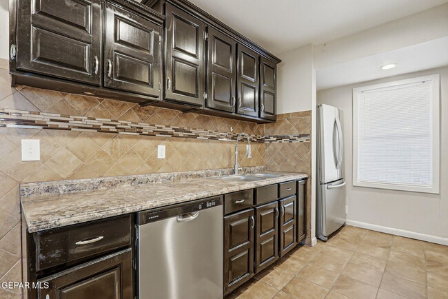 Building Photo - 2515 Arizona Ave