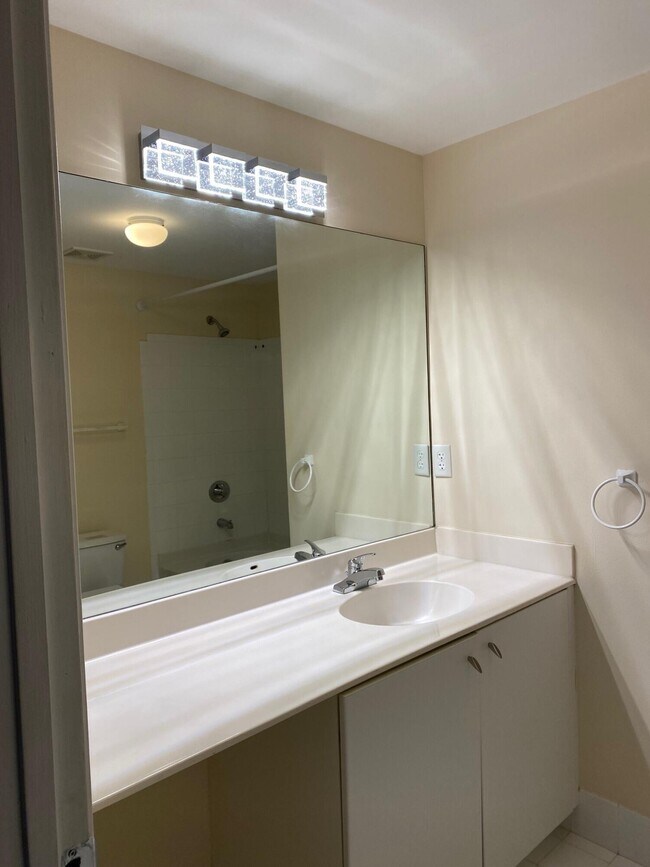 Building Photo - 5960 W Sample Rd