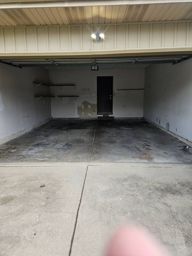 Building Photo - 607/609 W. Edgewood