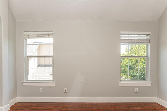 Building Photo - 3006 Covington Pl