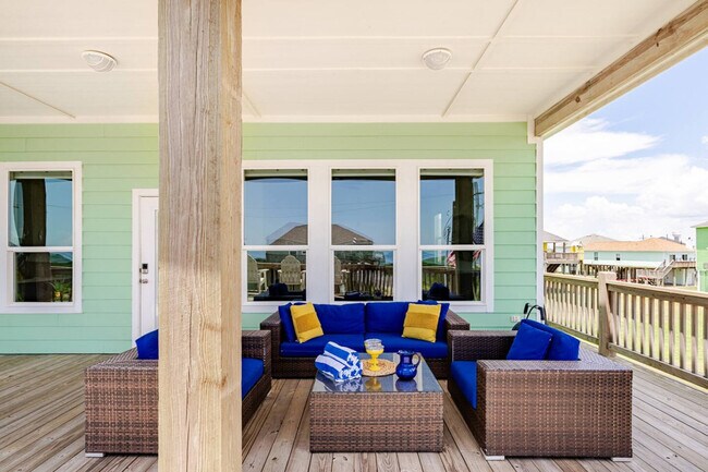 Building Photo - 804 1/2 Johnson Crawford Circle-SI ID1264805P