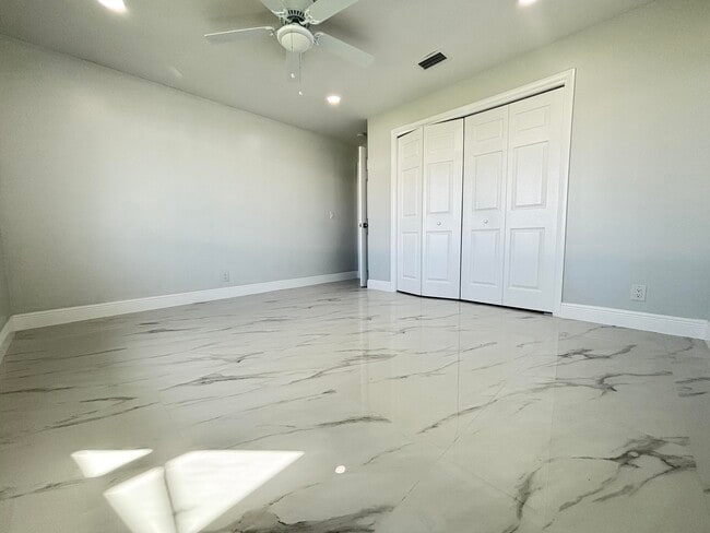 Building Photo - 1307 SW 24th St