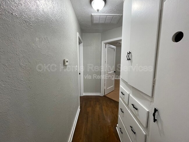 Building Photo - 1304 NW 99th St