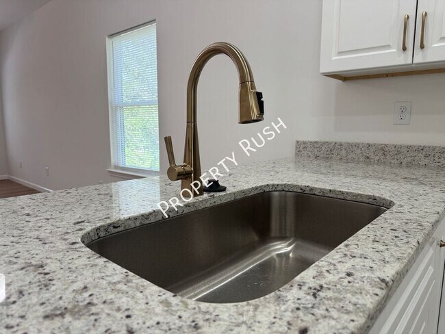 Building Photo - 1852 Wilberforce St