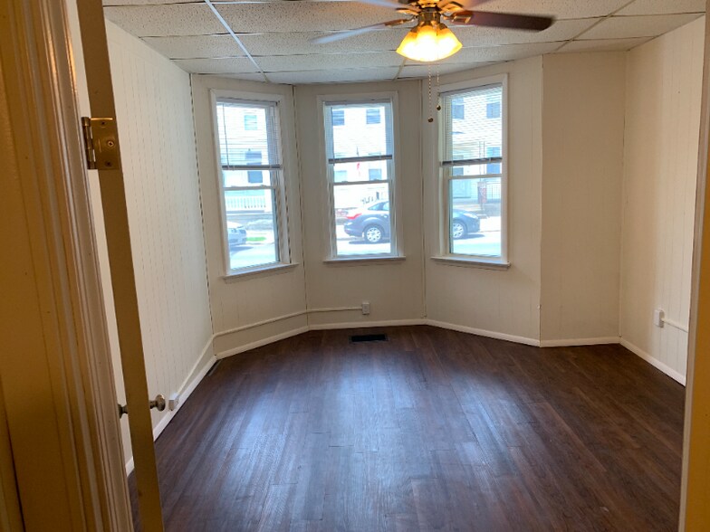 Building Photo - 148 S 17th St