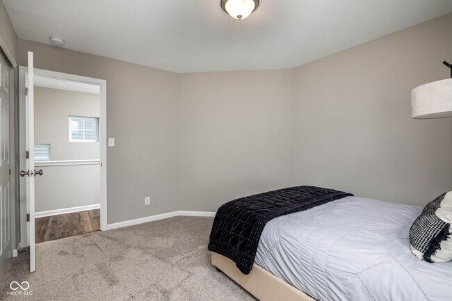 Building Photo - 270 N Warman Ave