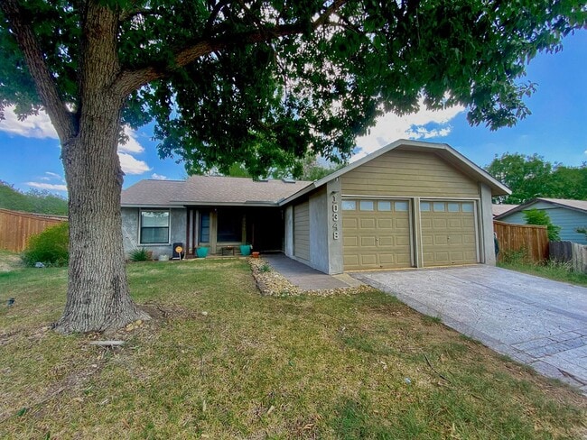 Building Photo - Modern Design 3 Bedroom 2 Bath