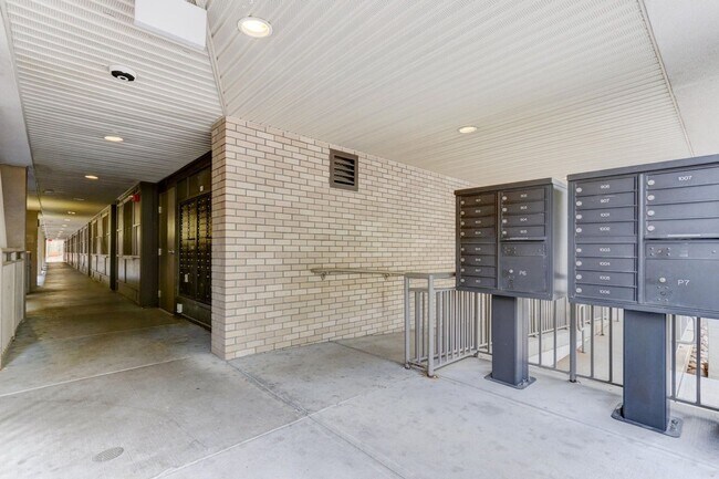 Building Photo - Available FALL 2026 @ $3300/Month! Beautiful 8th floor Lake Plaza unit ready for August 2026 Move...