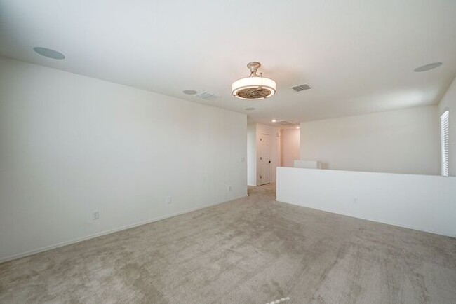 Building Photo - Beautiful Glendale 3 bedroom with a Loft