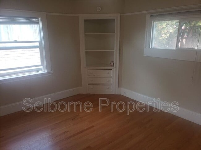 Building Photo - 546 Merrimac St