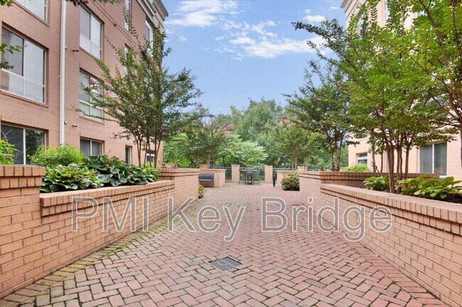 Building Photo - 2200 N Westmoreland St