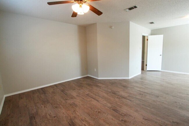 Building Photo - 605 Timber Trail